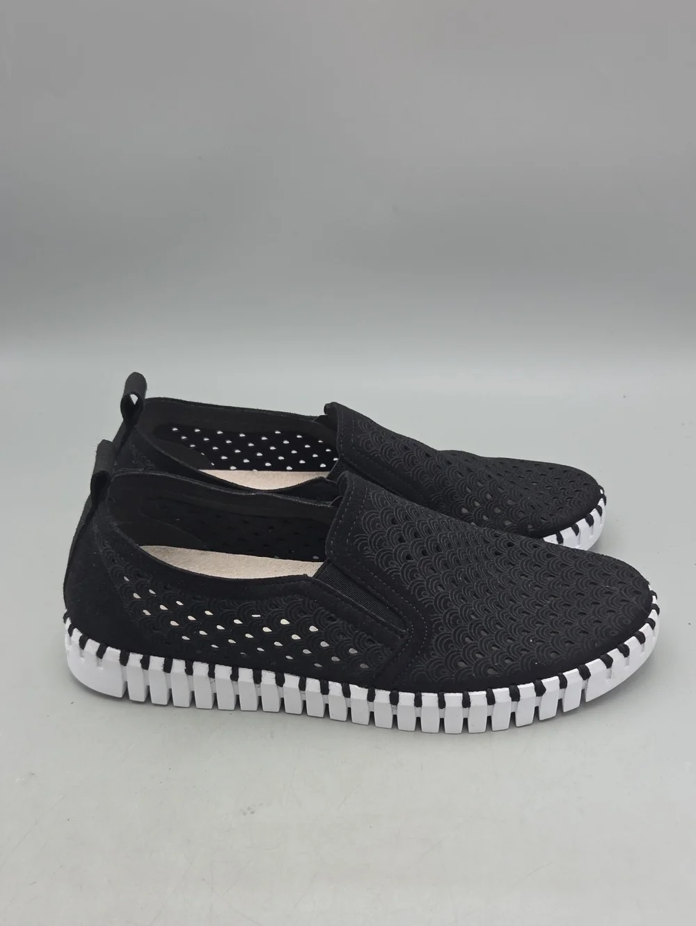 Isle Jacobson black shoes Women 38 US 7.5 8 Slip On